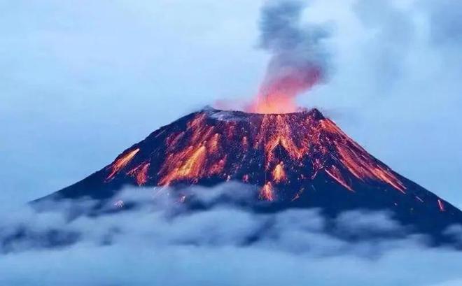 富士山火山喷发最新动态，影响及应对措施